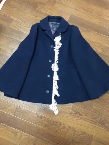 미나 페르호넨 포레스트 퍼레이드 숏코트