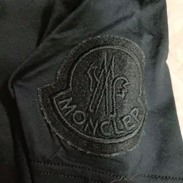 MONCLER 블랙 T셔츠 M
