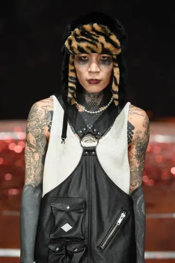 el conductorH 22AW Bondage Leather Vest