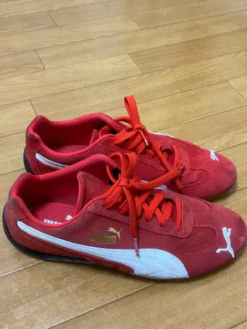 Puma 레드 스웨이드 스니커즈