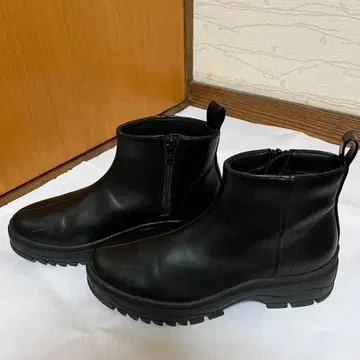 블랙 숏부츠 지퍼 포함