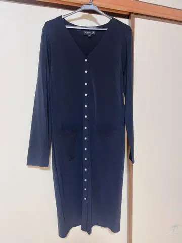 아네스베 프레시옹 원피스 V넥