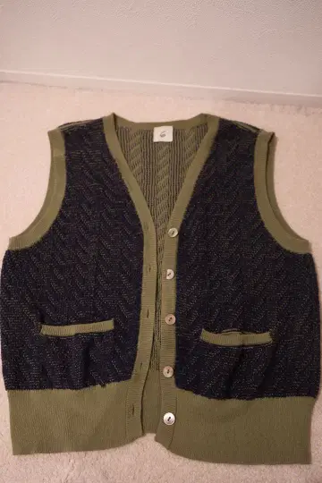 올리브 그린 네이비 니트 베스트