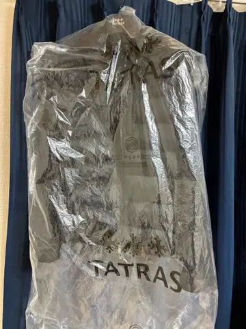 TATRAS 블랙 다운 자켓 후드 부착