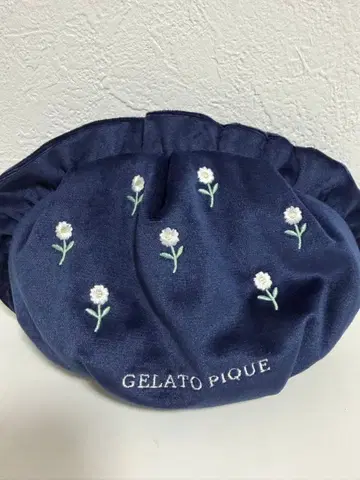 택 포함 GELATOPIQUE 젤라또피케 꽃무늬 자수 파우치 네이비