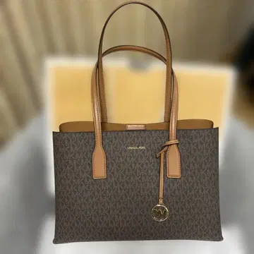 새상품 마이클코어스 토트백