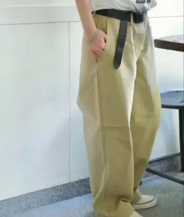 저널 스탠다드 랙 빅 치노