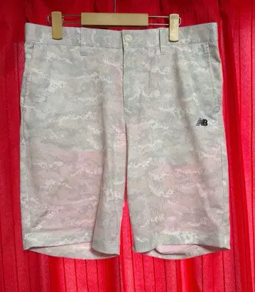 New Balance 화이트 카모플라쥬 숏팬츠 사이즈 5