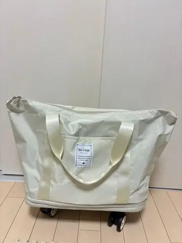 3가지 사이즈로 조절 가능한 캐스터 달린 보스턴 백