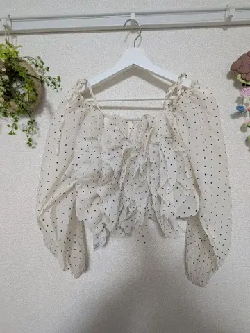 미사용 새상품 Chico 도트 패턴 오프숄더 상의