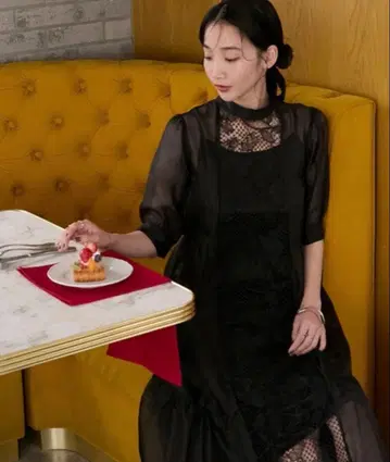 forksy. 포멀 플라워 메쉬 절개 티어드 원피스 드레스