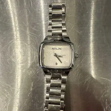NIXON 실버 아날로그 손목시계