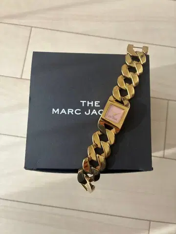 MARC JACOBS 골드 체인 팔찌 시계