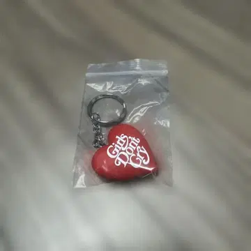 Girls Don't Cry 하트 키링 key