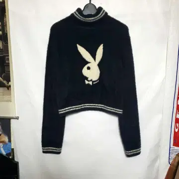 오다 마나미 착용 PLAYBOY by LAGUA GEM 샤기 니트