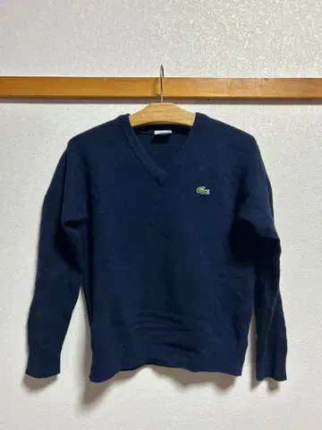 Lacoste 네이비 V넥 스웨터 사이즈 3