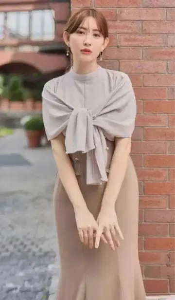 Her lip to 멀티 웨이 도킹 미디 드레스