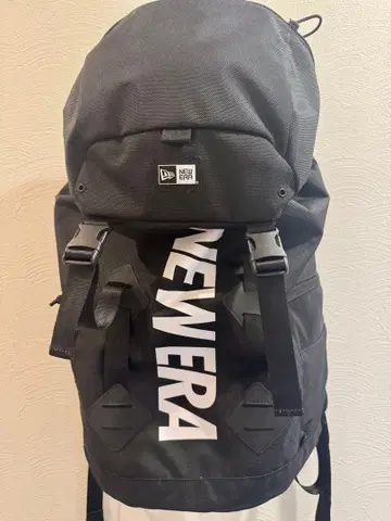NEW ERA 블랙 백팩