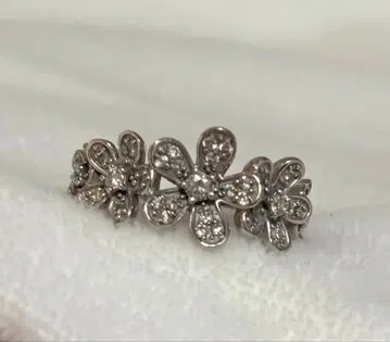 화이트 골드 다이아몬드 플라워 반지