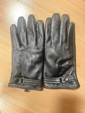 블랙 가죽 장갑 핏감 있음