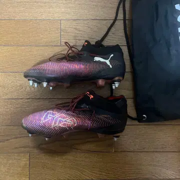 PUMA FUTURE 축구화 블랙/핑크