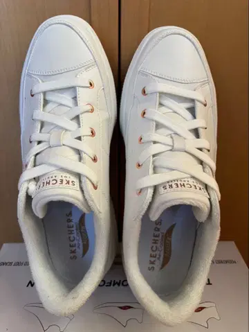 SKECHERS 화이트 스니커즈