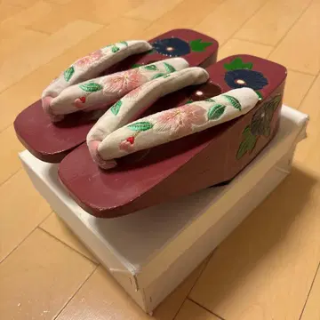 후리소데에도! 기모노에도! 코포리 일본 나막신 자수 하나오 레트로 모던