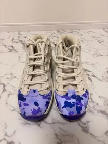 리복 퀘스천 미드 캠'론 콜라보