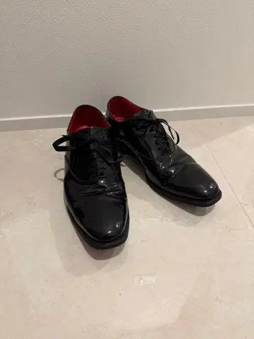 [ UNITED ARROWS ] 블랙 가죽 드레스 슈즈 빨간색 내부