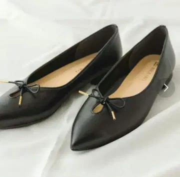 블랙 리본 포함 스틸레토 플랫슈즈