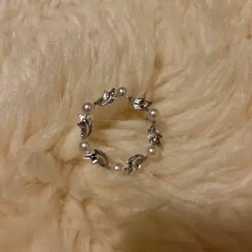 실버 펄 브로치