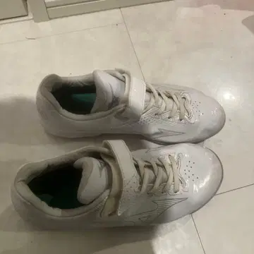 미즈노 화이트 스파이크 슈즈 소년 야구용