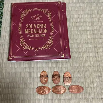 디즈니 수베니어 메달 컬렉션 북 (메달 포함)