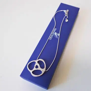 스와로브스키 크리스탈 오픈 모티브 목걸이 실버