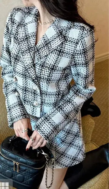 숏 기장 자켓 x 미니 스커트 체크 무늬 트위드 셋업