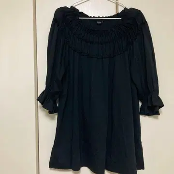 INGEBORG 블랙 티셔츠 튜닉 5부 소매