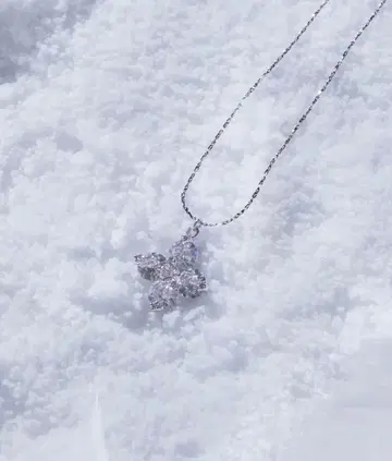 Cubic 대형 클로버 목걸이 질스튜어트