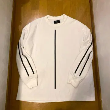 united tokyo 라인워크 화이트 긴팔 티셔츠