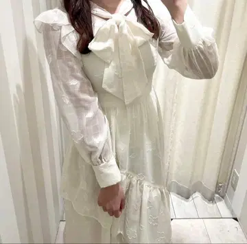 에블린 evelyn 어깨 리본 프릴 원피스 보르도