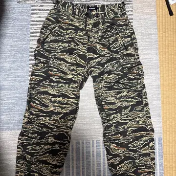 XLARGE 카모 패턴 카고 팬츠 30
