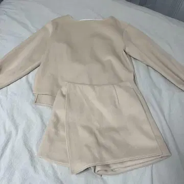 베이지 셋업 긴팔 숏팬츠
