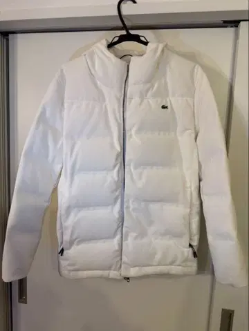 Lacoste 화이트 다운 자켓 후드 부착