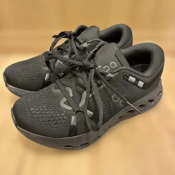 새상품급 On cloudsurfer 2 러닝화 23cm 블랙