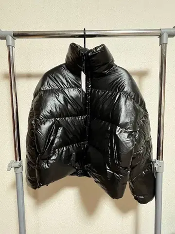 블랙 다운 자켓 숏 기장 미사용 택 포함
