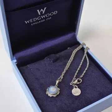 웨지우드 데이지 플라워 펜던트 재스퍼