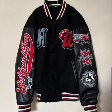 자수 로고 부착 바시티 자켓