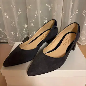 새상품 modello 그레이 펌프스