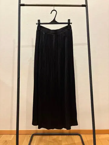 H beauty&youth 블랙 플리츠 스커트