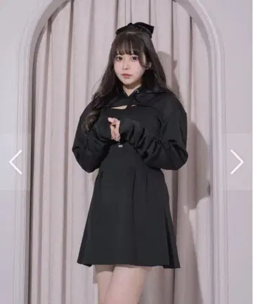 pium 컷 아웃 본딩 후드티 원피스 완판템