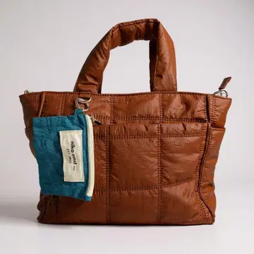 니코앤드 - 퀼트 토트백 M 새상품급 파우치 포함 브라운